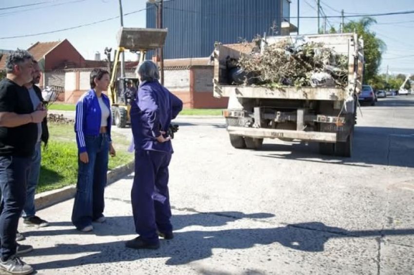 Mayra supervisó un operativo integral de limpieza en Quilmes Oeste