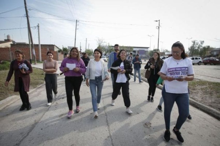 Mayra Mendoza en La Matera con vecinos y vecinas: «Vamos a seguir transformando cada barrio»