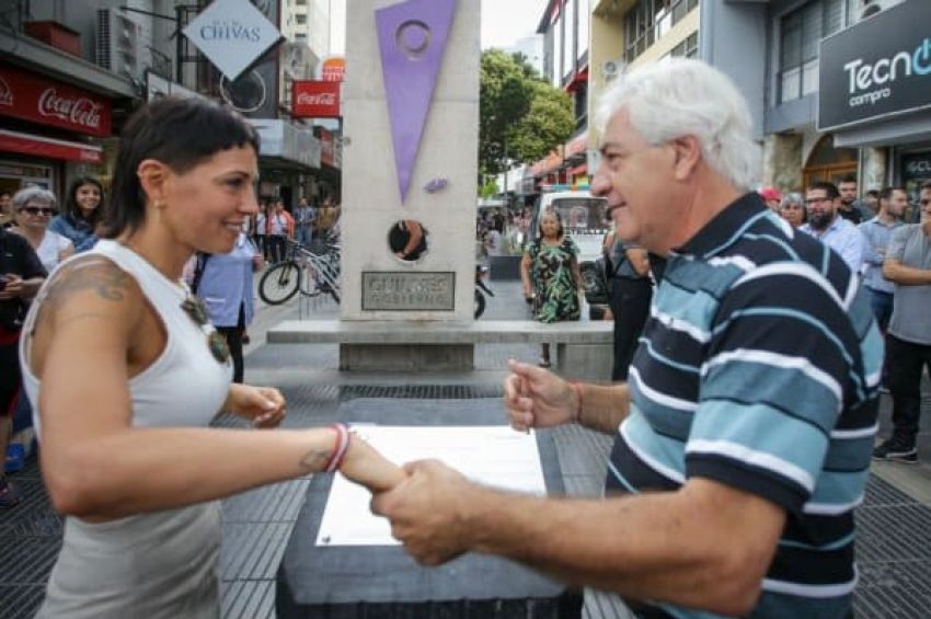 Mayra Mendoza recorrió la peatonal Rivadavia y conversó con comerciantes y vecinos