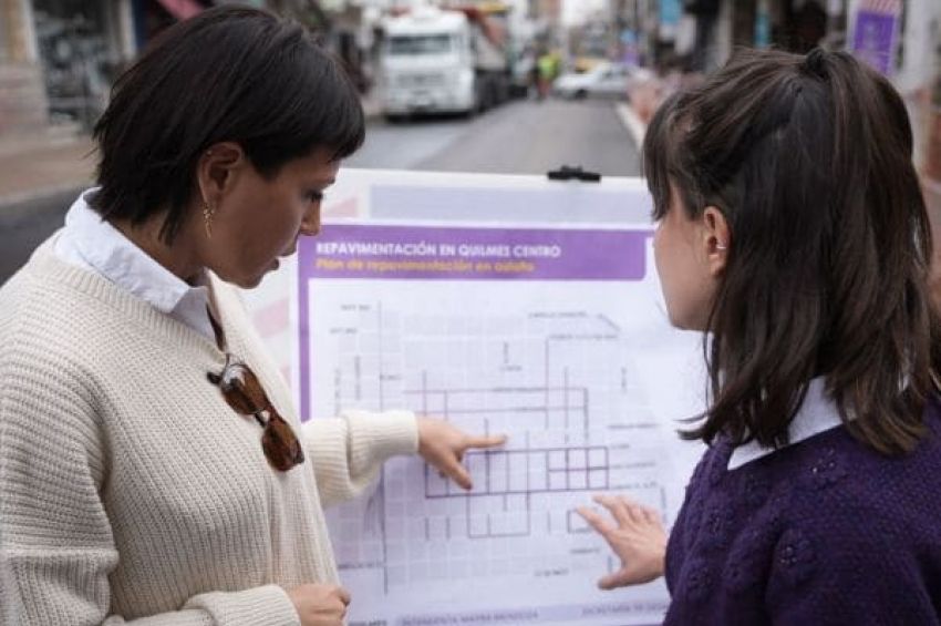 Mayra supervisó la obra de repavimentación asfáltica en el centro de Quilmes