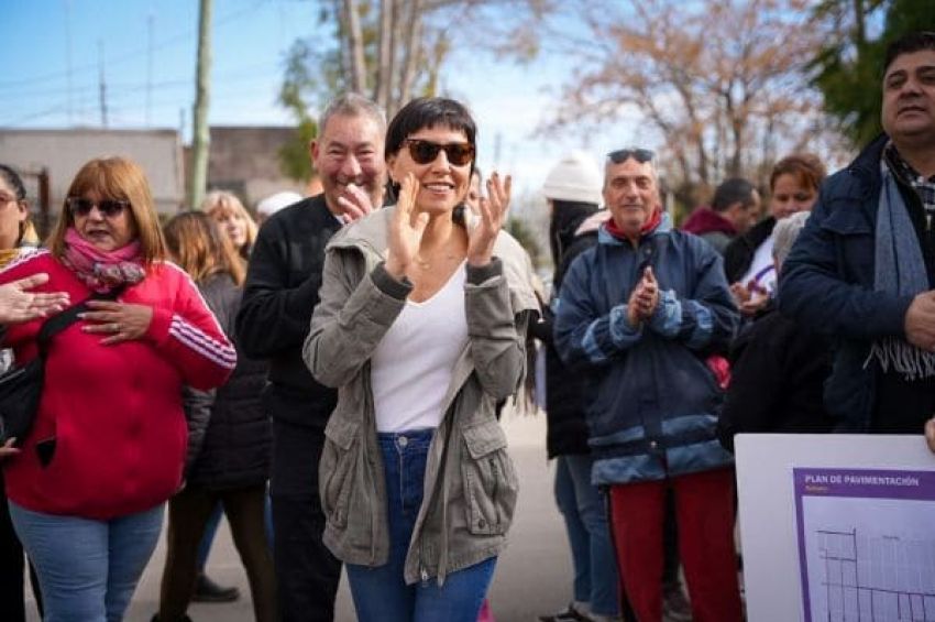 Mayra recorrió obras de pavimentación en San Francisco Solano
