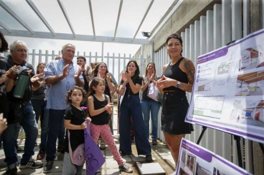 Mayra recorrió la reanudación de las obras del CDI de Ezpeleta y anunció su finalización con fondos municipales