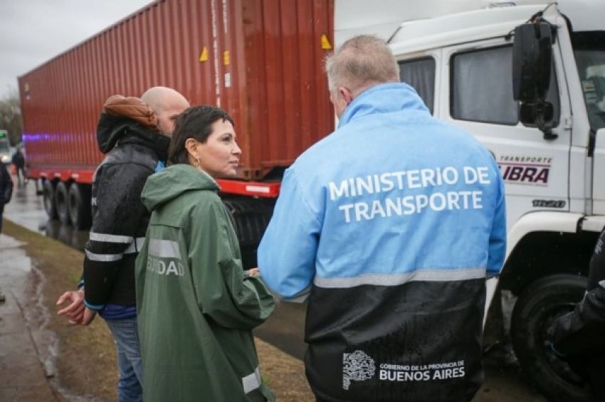 Mayra supervisó un operativo de control de transporte pesado en el triángulo de Bernal