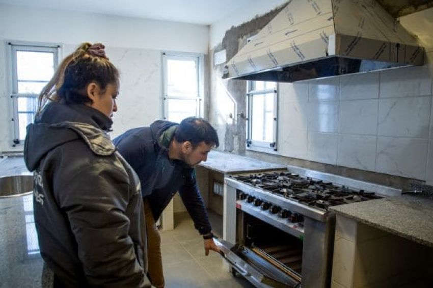 El municipio entregó equipamiento a más de cien escuelas de Quilmes