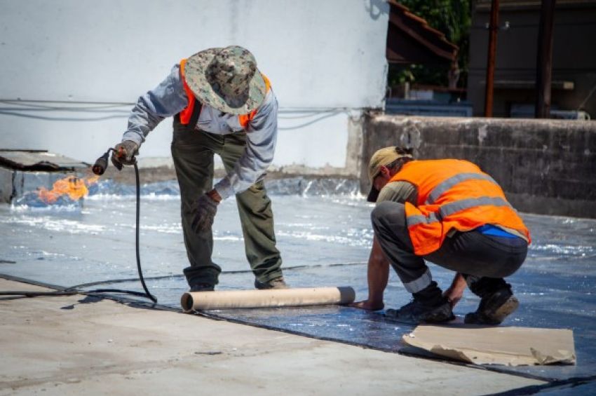 El municipio realiza trabajos de refacción en los sectores afectados del Julio Méndez de Bernal