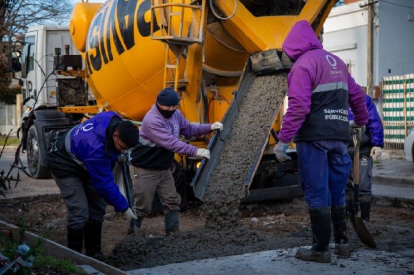 El municipio de Quilmes continúa con trabajos de bacheo y de mantenimiento de espacios públicos