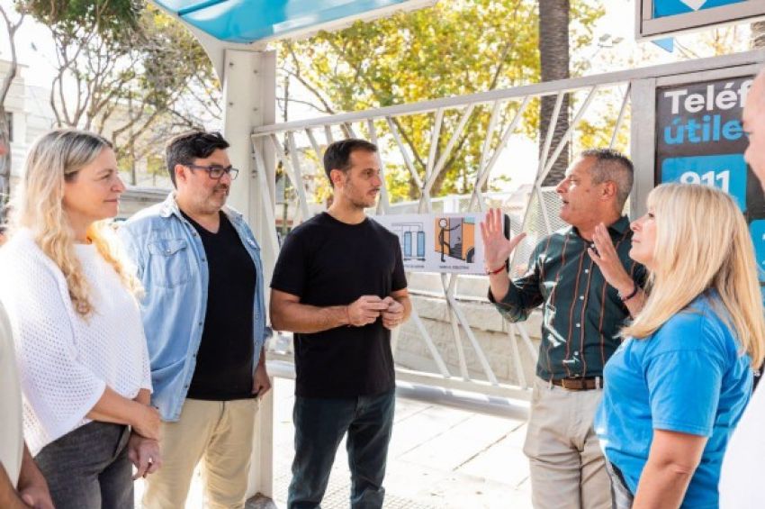 Lanús Gobierno presentó las nuevas paradas inclusivas de transporte público