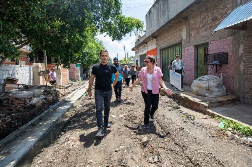 Lanús Gobierno puso en marcha el Plan de Pavimentación y reurbanización en Villa Ilaza