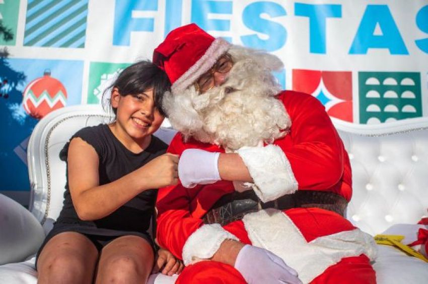 Papá Noel y Bomberos Voluntarios, de recorrida por Lanús