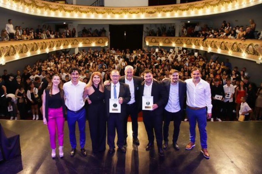 Gala y premios Avellaneda Deportiva en el Teatro Roma