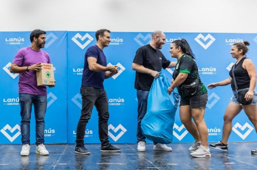 Lanús Gobierno relanzó el Programa Clubes en Marcha y entregó kits deportivos
