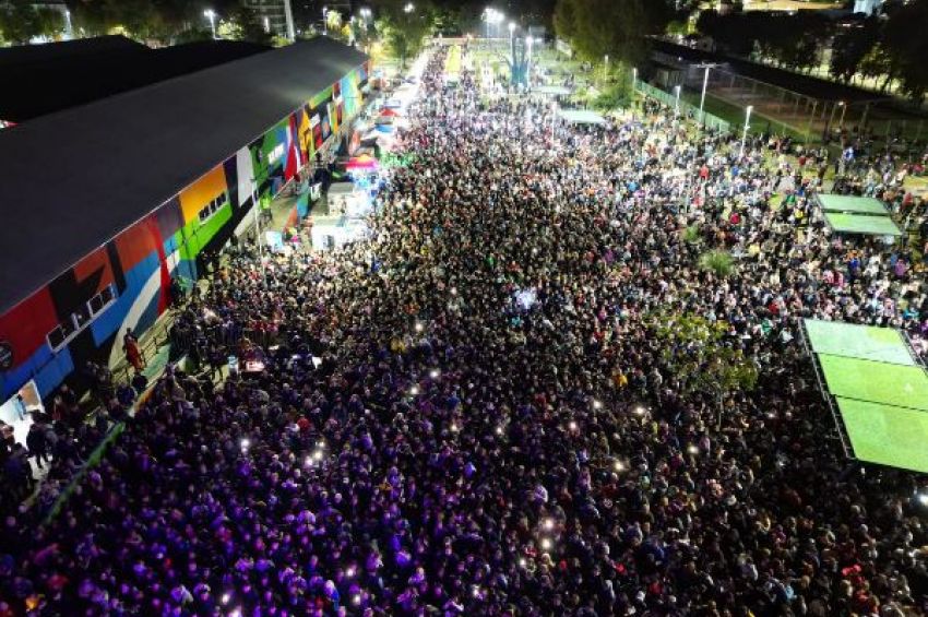 Multitudinaria fiesta en la Expo Avellaneda Pascuas, con el show de Mario Luis