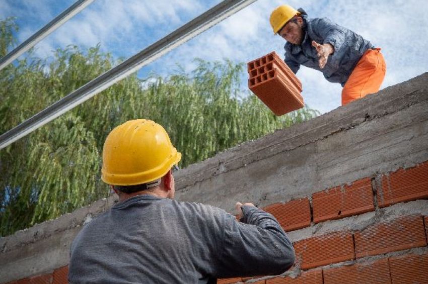 Avanza la construcción del Polideportivo Villa Inflamable