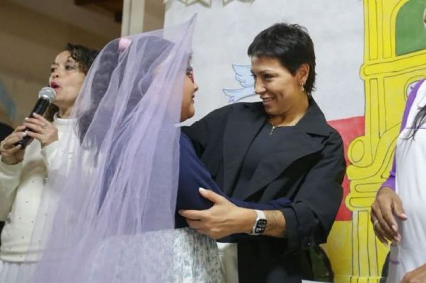 Mayra participó de la entrega el nuevo equipamiento que adquirió la EEE N°506 con asistencia del municipio
