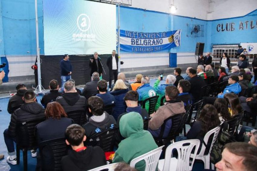 Ferraresi entregó subsidios a varias instituciones de Avellaneda