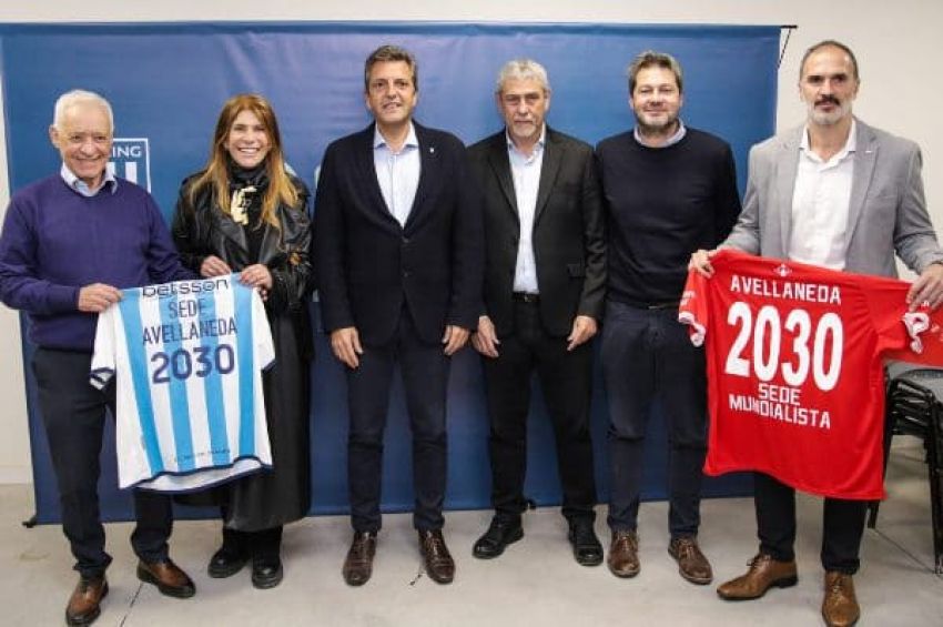 Massa y Ferraresi encabezaron el acto de postulación de Avellaneda como sede del Mundial 2030