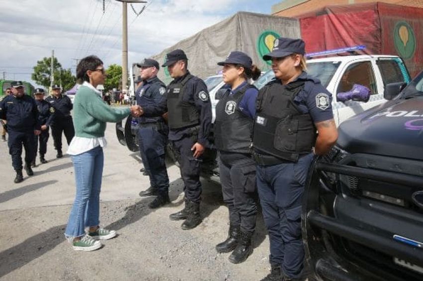 Mayra inauguró un nuevo destacamento policial en Quilmes Oeste