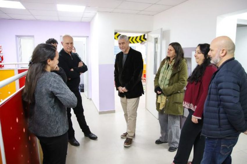 Ferraresi recorrió el nuevo edificio del Jardín de Infantes Municipal N° 37 de Wilde