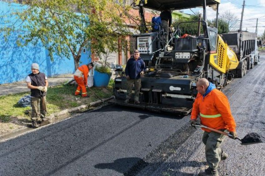 Lanús Gobierno inició obras de pavimentación en Monte Chingolo