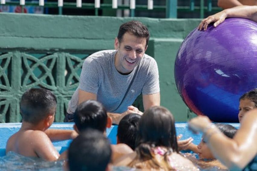 Julián Álvarez recorrió las sedes de la Colonia de Verano 2024 de Lanús Gobierno