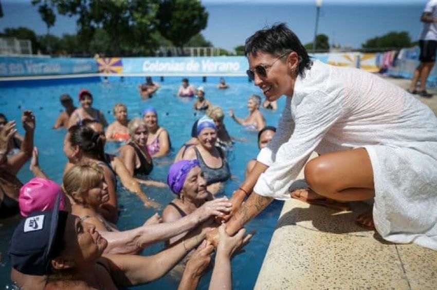 Mayra visitó la colonia de verano municipal en el Polideportivo Reinaldo Gorno