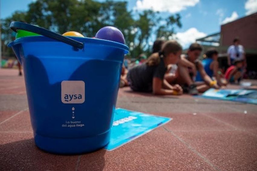 La actividad recreativa de AySA llega a las colonias infantiles para concientizar sobre el cuidado del agua