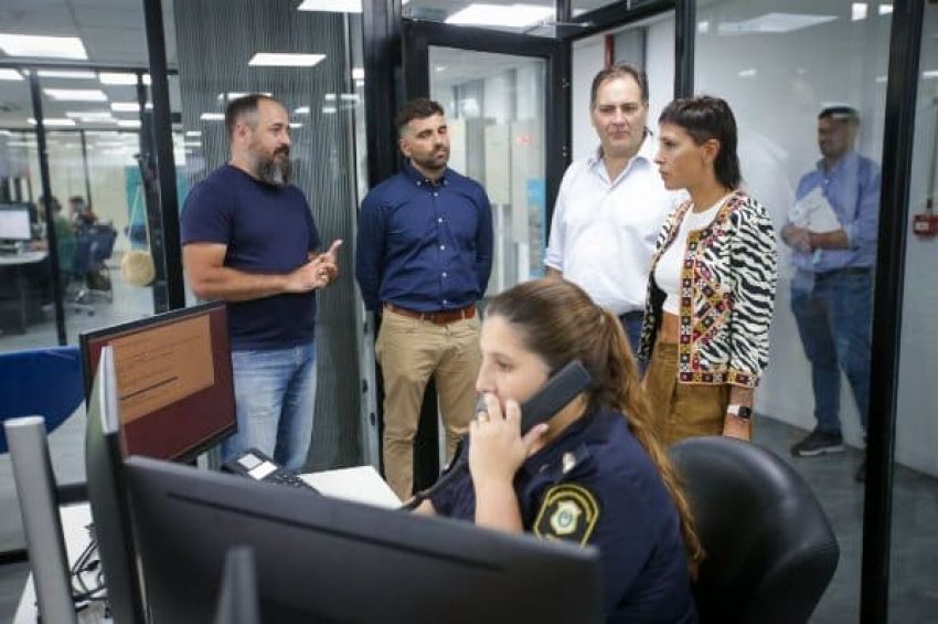 Mayra Mendoza mantuvo un encuentro con el ministro de seguridad provincial, Javier Alonso