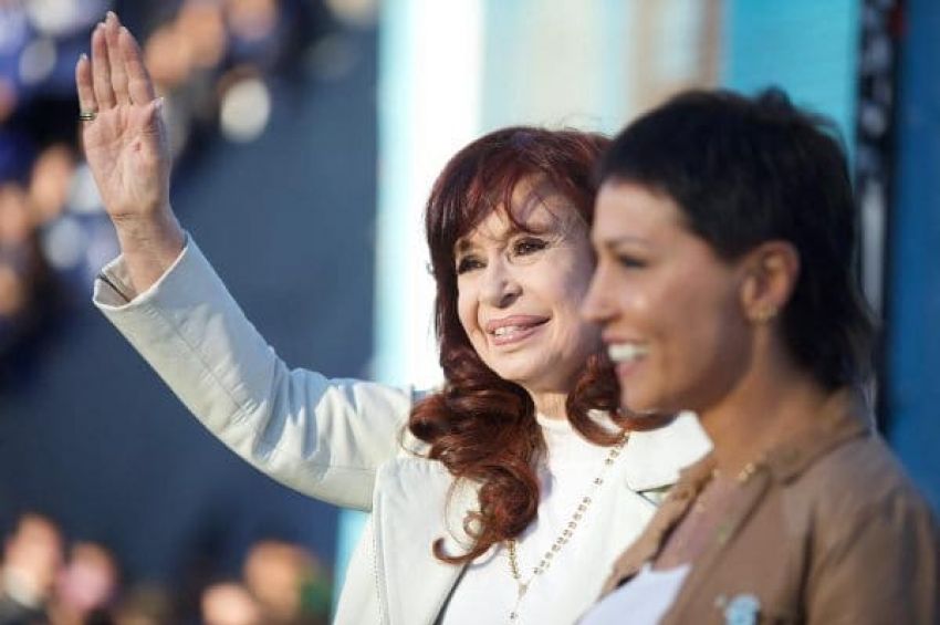 Cristina y Mayra Mendoza inauguraron el Microestadio Néstor Kirchner en Quilmes