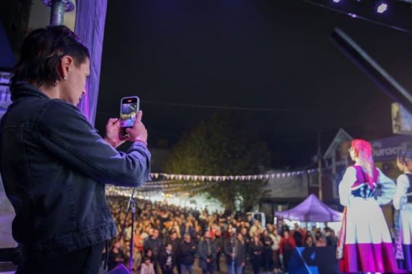 Mayra estuvo presente en la exitosa primera jornada de la Fiesta de las Colectividades en Quilmes