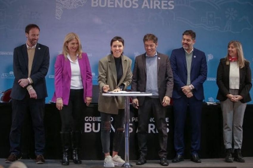Mayra firmó junto a Kicillof el pago de la segunda cuota del Fondo de Fortalecimiento Fiscal Municipal