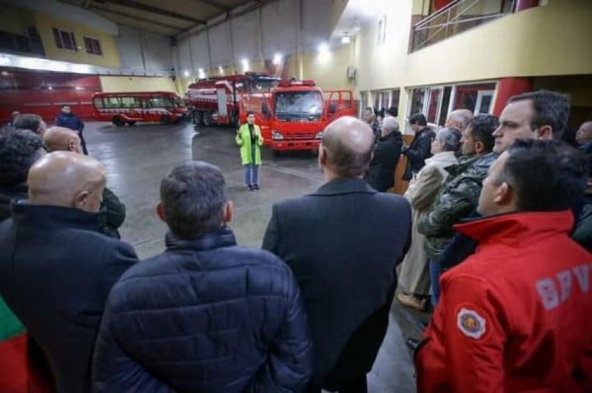 Mayra participó de la presentación de una nueva unidad para los Bomberos Voluntarios de Bernal