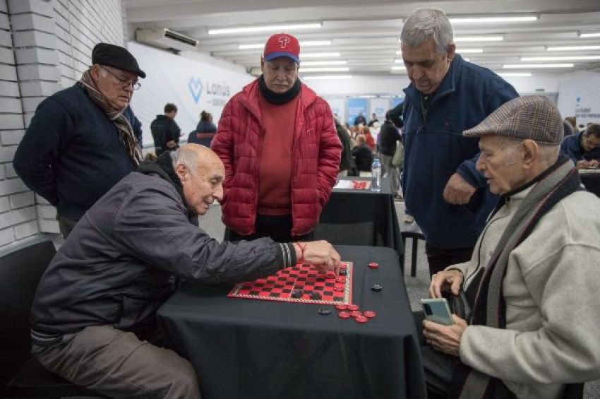 Juegos Bonaerenses 2024: 150 personas mayores participaron de la etapa regional en el Auditorio Hugo del Carril