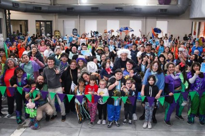 Ferraresi entregó instrumentos a 10 expresiones de carnaval de Avellaneda