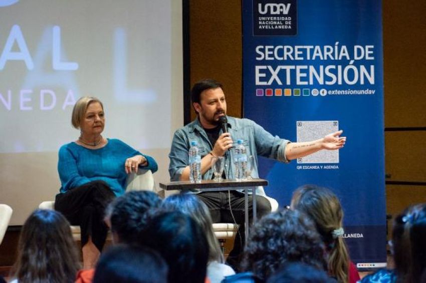 Emmanuel Santalla participó del cierre de la Diplomatura en Salud Mental Comunitaria y Consumo Problemático en la UNDAV