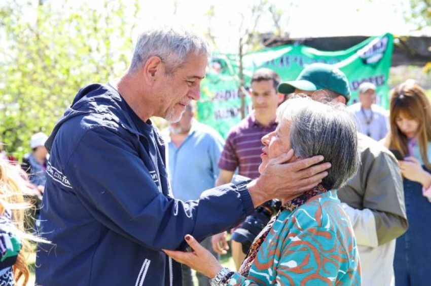 Ferraresi junto a jubilados y jubiladas en La Saladita