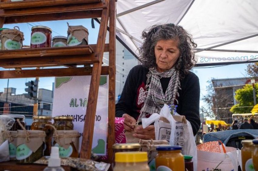 Llega una nueva edición de la feria Hecho en Lanús a las plazas Villa Obrera y San Martín