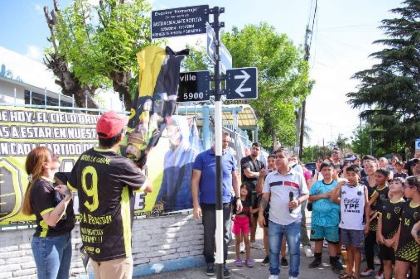 Señalizaron una calle en Wilde para homenajear a Bastian, el nene asesinado hace tres meses
