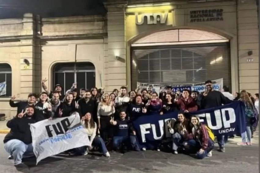 Triunfo de la Lista Azul y Blanca en las elecciones de la UNDAV
