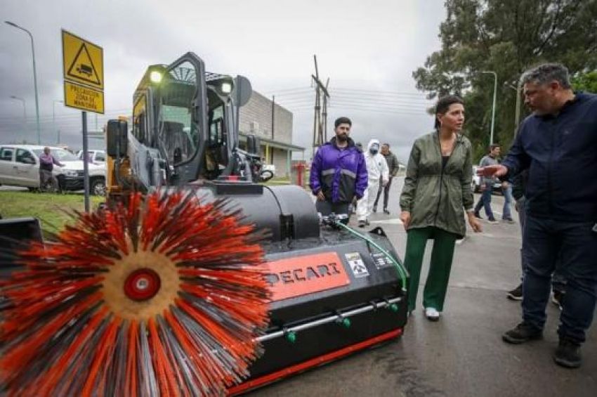 Mayra presentó nuevos camiones y herramientas de trabajo para servicios públicos