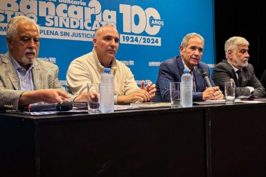 Presentaron el libro «Tres Modelos en Disputa» en la Asociación Bancaria