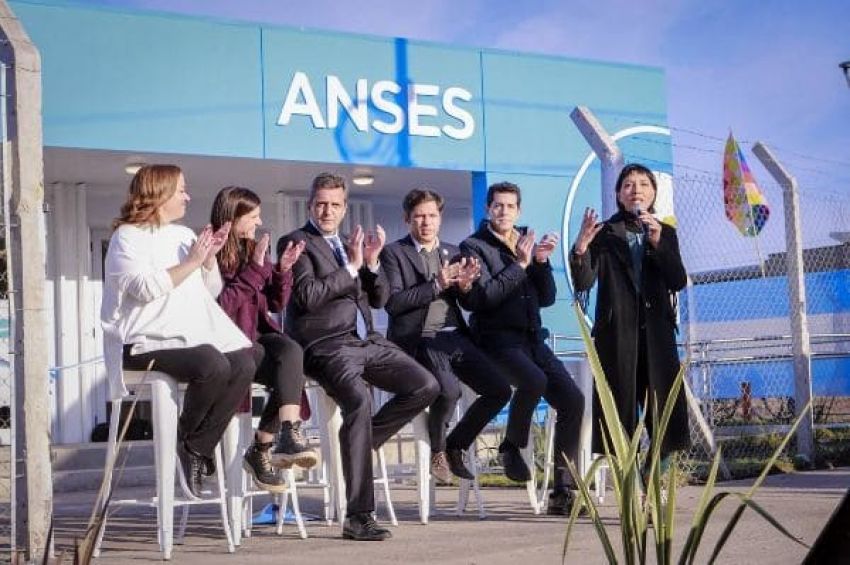 Mayra, Massa, Kicillof y Raverta inauguraron una nueva UDAI de Anses en Ezpeleta