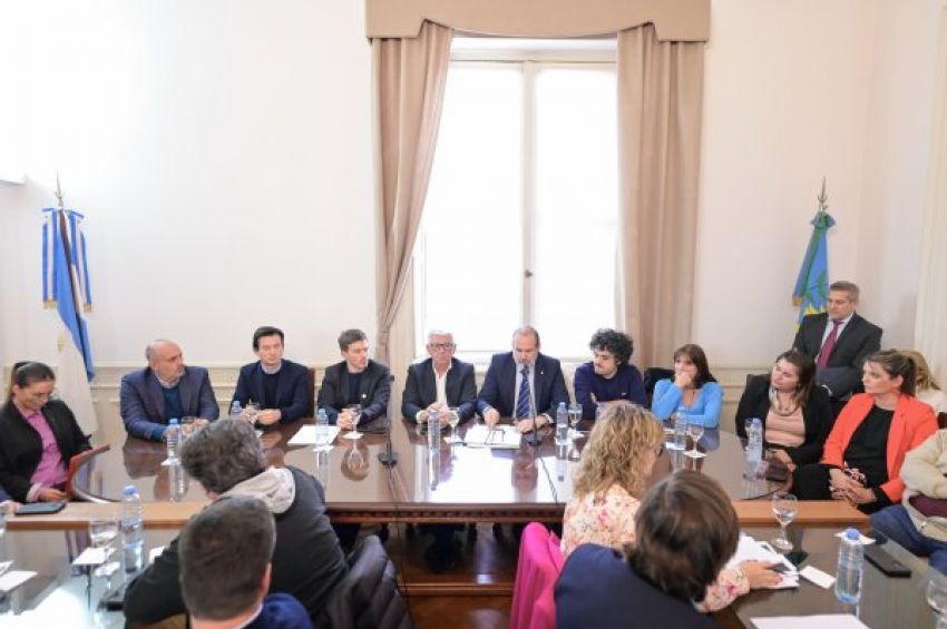 Legisladores recibieron a Costa y Susbielles por el proyecto de instalación de la planta de GNL