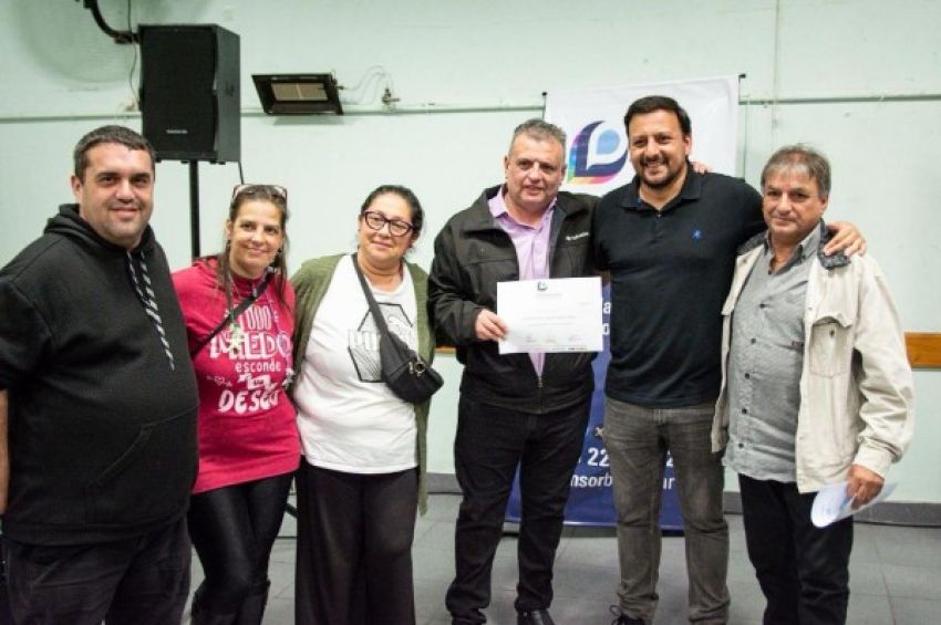 Santalla entregó reconocimientos a más de 50 instituciones de Avellaneda